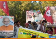 इस बड़ी वजह के कारण पाकिस्तान में PM मोदी का पोस्टर लेकर सड़कों पर उतरे लोग PM Modi Paak