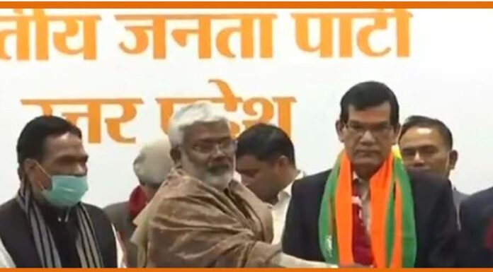 Amid speculation over his role in UP, Gujarat cadre ex-IAS officer AK