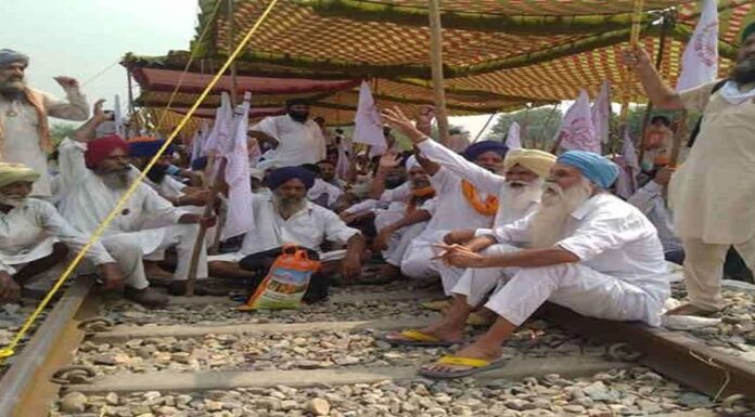 गाजीपुर बॉर्डर पर किसानों ने नाच-गाकर कर रहे कृषि बिल का विरोध Bharat Band