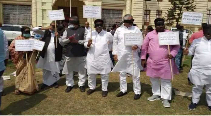 विपक्षी पार्टी ने इस तरह से विधानसभा में किया हंगामा BihAR NEWS