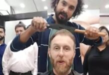 इस हेयर ड्रेसर का बाल काटने का अनोखा अंदाज, उड़ा देता है सबके होश barber