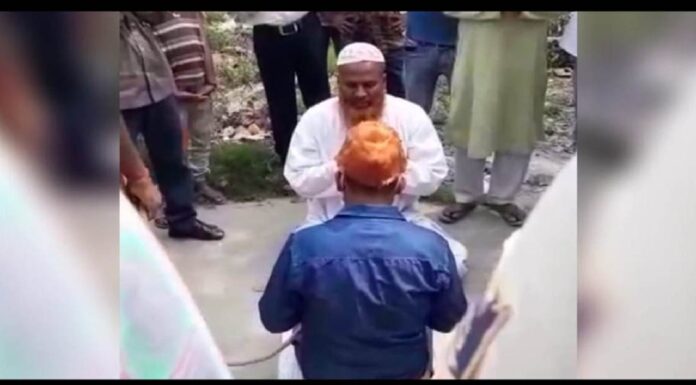 रेप की आरोपी की कोर्ट परिसर में ऐसे हुई शादी, मौलाना ने पढ़वाया निकाह Nikah_in_mosque