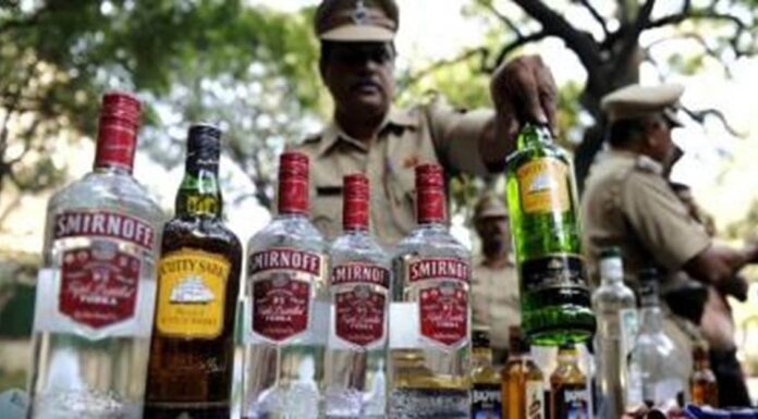 बिहार में पॉल्ट्री फॉर्म में मटन पार्टी से पहले रेड, 16 लाख की शराब और बीयर के साथ कारोबारी गिरफ्तार liquor-found-in-poultry-farm