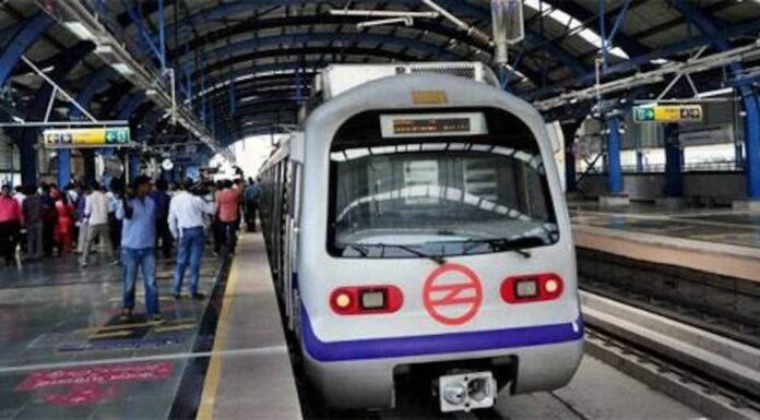 वीकेंड कर्फ्यू में दिल्ली मेट्रो में इन लोगों को करने मिलेगा यात्रा DELHI METRO