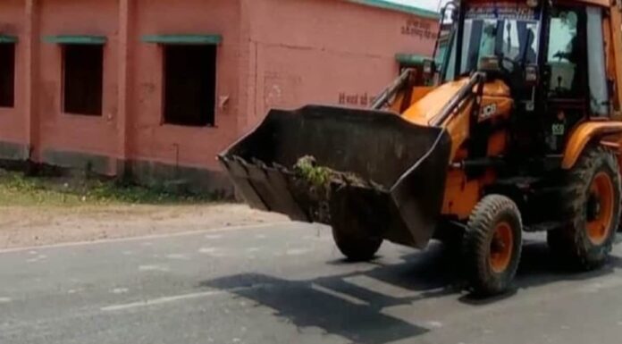 बिहार: कोरोना काल में तड़प-तड़प कर मर गया शख्स, किसी ने हाथ नहीं लगाया तो JCB पर निकली शव यात्रा Chapra