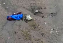 सरयू नदी किनारे मिली लावारिस लाश, रेत पर PPE किट में पैक शव को देख लोगों में संक्रमण का खौफ Dead_Body_PPE_KIT