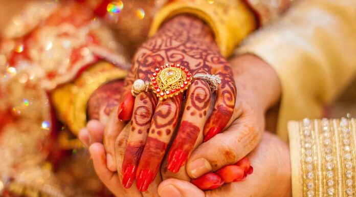 शादी के बाद कोरोना संक्रमित हो रहे नवविवाहित जोड़े, हनीमून के बजाय पहुंच रहे होम आइसोलेशन, शादियों को टाल दिया जाए तो घट सकता है संक्रमण Indian Wedding
