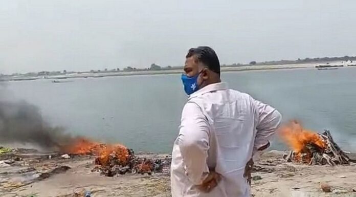 VIDEO: पटना के श्मशान घाटों पर पहुंचे पप्पू यादव, शवों की गिनती करने के बाद बताया मौत का ये आंकड़ा… Pappu yadav