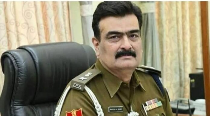 लापरवाह पुलिसकर्मियों पर चला भोजपुर SP का डंडा, क्रॉस मोबाइल के 8 जवान सस्पेंड SP_Bhojpur
