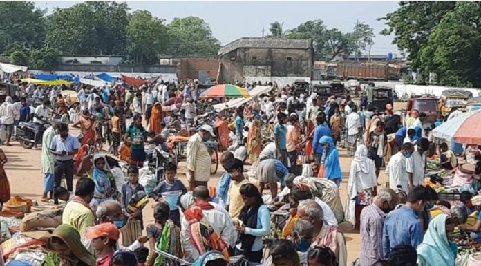 बांका के बाराहाट में लगा कोरोना संक्रमण का बाजार, 4 घंटे की छूट में लापरवाही की सारी हदें पार banka bazaar