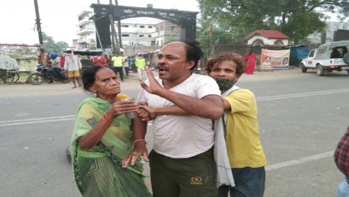 samosa wala hit on road