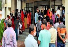 बिहार : मधुबनी के हरलाखी में टीकाकरण से पहले कुछ लोग बांट रहे कोरोना संक्रमण madhubani_Vaccination