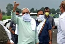 CM नितीश ने खुद रोड पर निकल कर बिना मास्क लगाए लोगों को चेताया NITISH BON ROAD