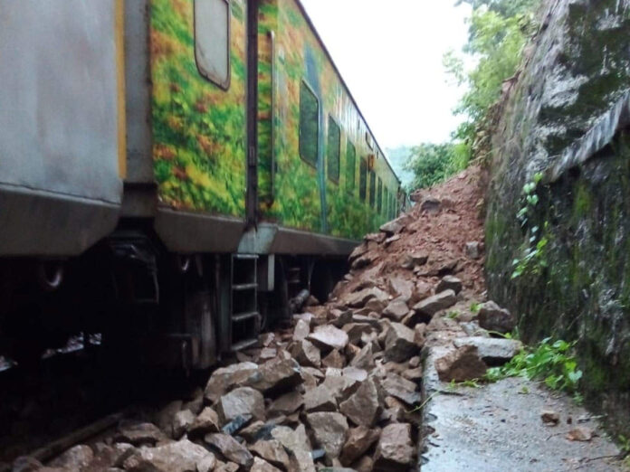 Rajdhani Express accident in Kodarma rajdhani-express-accident-in-kodarma