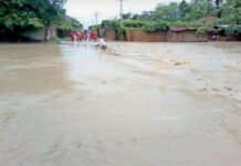 अररिया में गहराया बाढ़ का संकट ,नेपाल के पानी छोड़ने से बढ़ी परेशानी। arariya in flood