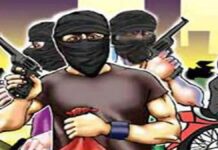 पटना -दवा कर्मचारी से दिन दहाड़े 10 लाख की लूट ,भीड़ के हत्थे चढ़ा एक लूटेरा। loot in patna