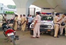 पटना-शराब पकड़ने गई पुलिस के ऊपर जानलेवा हमला वर्दी तक फार दी patna police