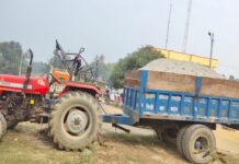 बेख़ौफ़ बालू कारोबारियों की चल रही मनमानी, तय दर से दोगुने तिगुने दाम पर बिक रहे बालू। sand