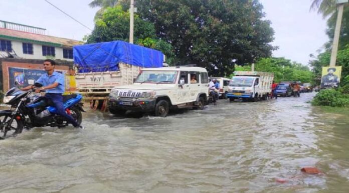 आधे बिहार का बाढ़ से बुरा हाल ,NH 80 पर चढ़ा 4 फ़ीट तक बाढ़ का पानी FLOOD WATER ON NH 80