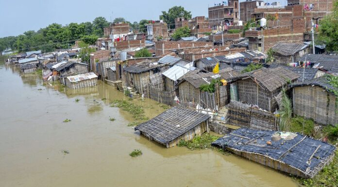 बिहार में गहराया बाढ़ का खतरा ,बक्सर से भागलपुर तक नदिया खतरे के निशान से ऊपर flood threat in bihar
