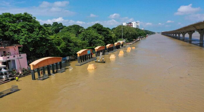 पहले उत्तरी क्षेत्र तो अब दक्षिणी, बिहार में लगातर बाढ़ की स्थिति कायम है। नदियों के बांध टूटने से अब राजधानी पटना को भी बाढ़ का खतरा। ganga level rise
