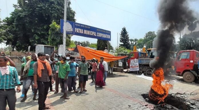 नगर निगम द्वारा फिर राजधानी में हुआ हड़ताल, शहर में यहां-वहां भिखरे रहे कचड़े। patna nagar nigam