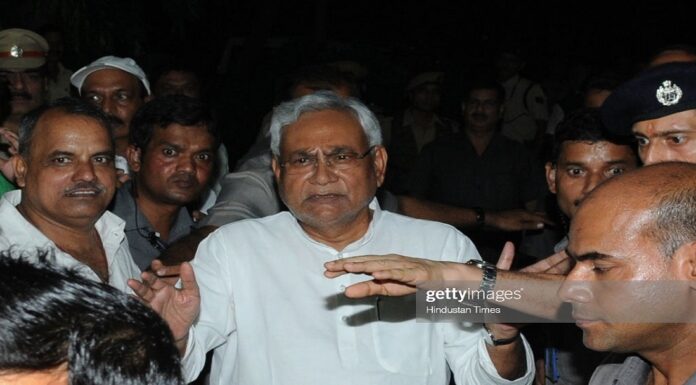 मुख्यमंत्री नितीश कुमार ने दिया मीडिया को आश्वासन, कहा आराम से जीतेंगे उपचुनाव ! NITISH KUMNAR TALKING TO MEDIA