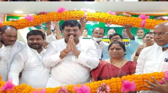 बिहार में कांग्रेस का एक और विकेट गिरा, खगड़िया में ली जदयू की सदस्य्ता ! विद्यानंद दास joins jdu