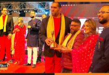 अक्षरा सिंह ने द ग्रेट खली को सीखाई भोजपुरी, देखें विडियो akshara-singh-and-khali