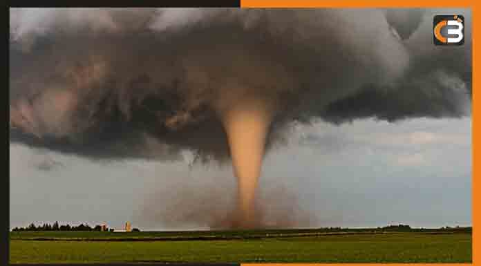 अमेरिका के केंटकी राज्य में बवंडर का कहर tornado-cyclone-in-america