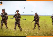 सेना के जवान परेशान, गाँव वालों ने मिनटों में की परेशानी दूर Indian-Army1