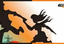 गर्लफ्रेंड के साथ मस्ती कर रहे पति को पत्नी ने पकड़ा, फिर जाने क्या हुआ …? pati-gf