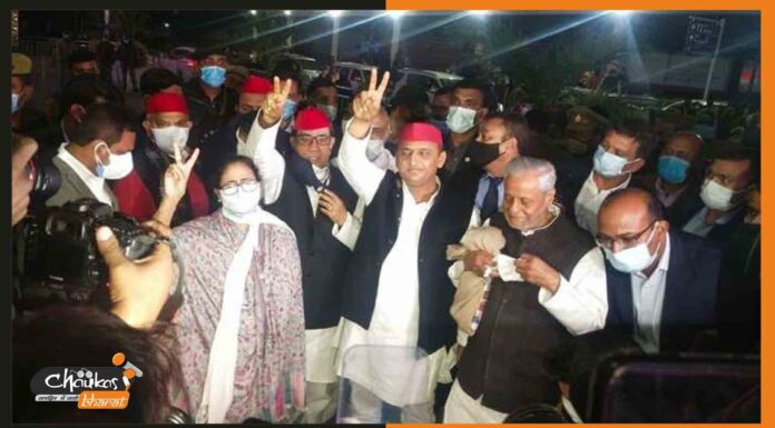 ममता बनर्जी का हमला: अखिलेश यादव के साथ मंच से फुटबॉल फेंककर कहा-‘खेला होबे’ akhilesh-and-mamta-banerjee