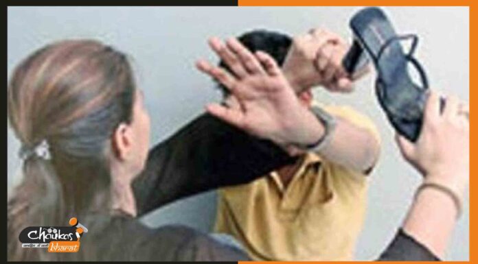 यहां मोबाइल नंबर मांगे लेकिन ध्यान से, हो जाती है चप्पलों की बरसात bihar-news