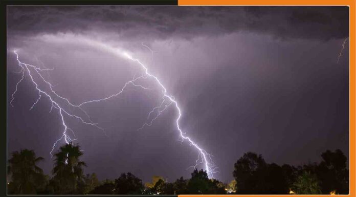 Bihar Weather Update: बिहार के इन जिलों में भारी बारिश का अलर्ट, वज्रपात की भी संभावना Heavy-Rain-And-Thunderstrom