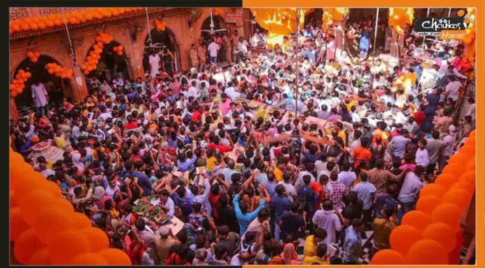 Mathura: मथुरा के बांके बिहारी मंदिर में जन्माष्टमी के मौके पर मची भगदड़, दो श्रद्धालुओं की मौत Vrindavan