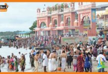 पितृ पक्ष के आखिरी दिन रामेश्वरम के अग्नितीर्थम में बड़ी संख्या में इकट्ठे हुए श्रद्धालु Rameswaram's Agnitheertham