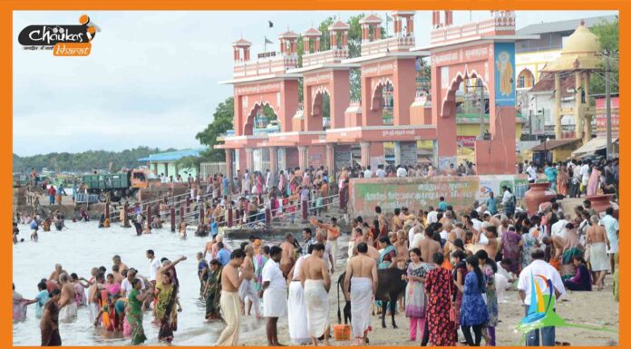 पितृ पक्ष के आखिरी दिन रामेश्वरम के अग्नितीर्थम में बड़ी संख्या में इकट्ठे हुए श्रद्धालु Rameswaram's Agnitheertham