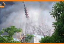 इंडोनेशिया के इस्लामिक सेंटर में लगी आग, ढहा मस्जिद का विशाल गुंबद Jakarta Mosque Collapse