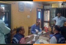 घूसखोर अफसर के खिलाफ कार्रवाई, तीन ठिकानों पर चल रही रेड EOU-Raid