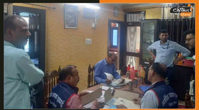 घूसखोर अफसर के खिलाफ कार्रवाई, तीन ठिकानों पर चल रही रेड EOU-Raid