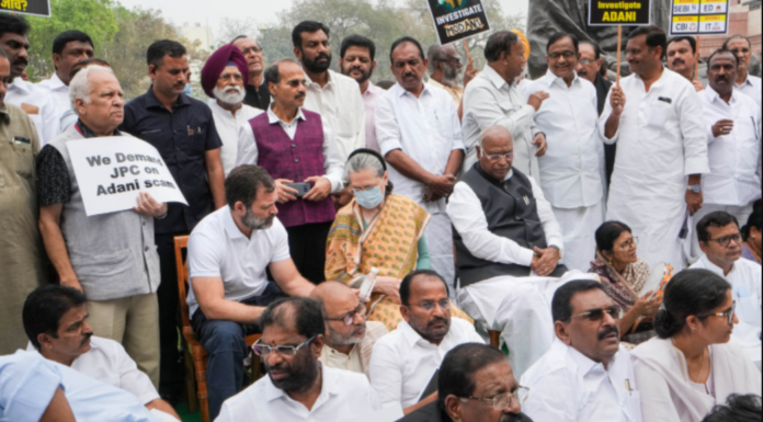 राहुल गाँधी ने क्या गलत किया? सत्याग्रह पर बैठे विपक्षी नेता, सोनिया-राहुल भी शामिल