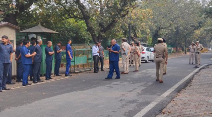 राहुल गाँधी के घर तक पहुंची दिल्ली पुलिस