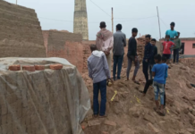 दीवार गिरने से चार महिला की मौत- मालिक फरार