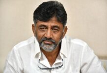 डीके शिवकुमार ने सम्मान के संकेत के रूप में कर्नाटक विधान सौध के कदमों को नमन किया