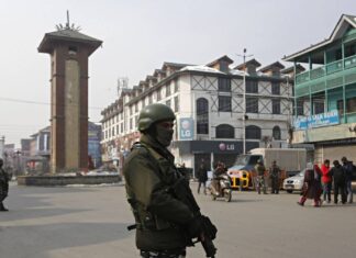 जम्मू-कश्मीर सरकार के 3 और कर्मचारी ‘राज्य की सुरक्षा को ख़तरे’ के आरोप में बर्खास्त