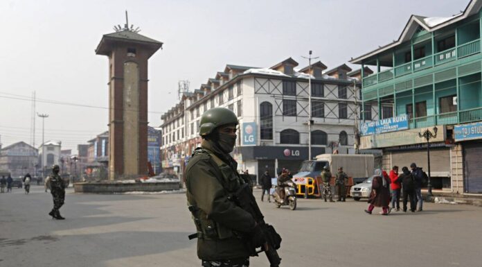 जम्मू-कश्मीर सरकार के 3 और कर्मचारी ‘राज्य की सुरक्षा को ख़तरे’ के आरोप में बर्खास्त